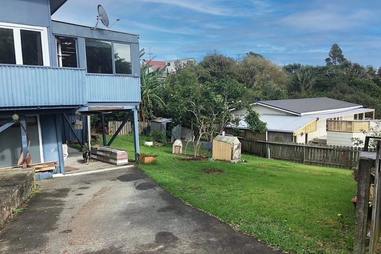 Photo of property in 4a Pohutukawa Avenue, Red Beach, 0932