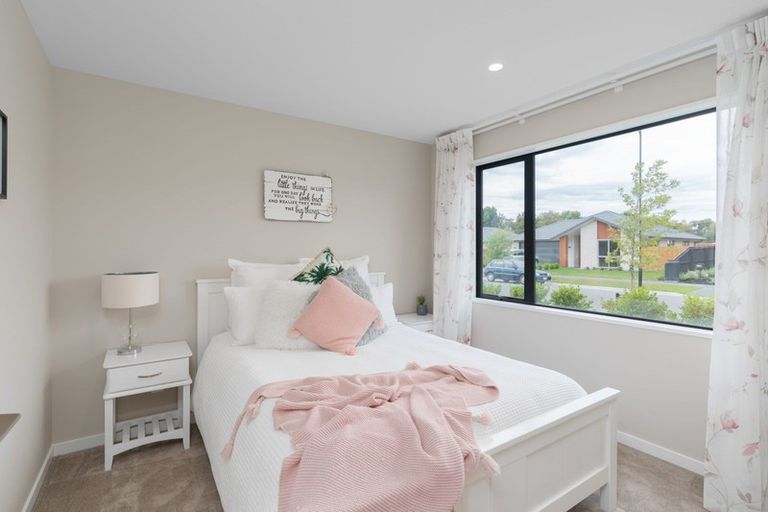 Photo of property in 11 Evelyn Crescent, Marshland, Christchurch, 8083