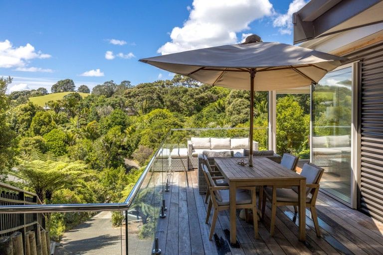 Photo of property in 18 Victoria Road South, Onetangi, Waiheke Island, 1081