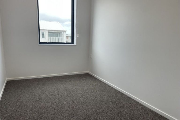 Photo of property in 110/28c Eileen Newey Place, Henderson, Auckland, 0612