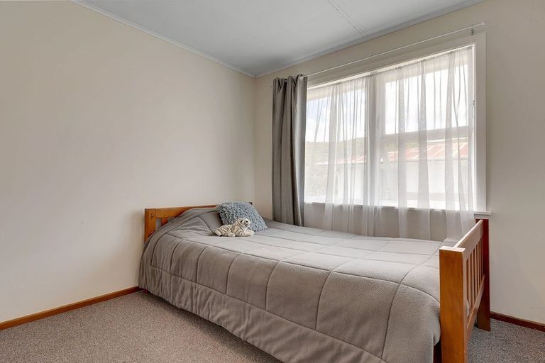 Photo of property in 19 Cardiff Crescent, Cannons Creek, Porirua, 5024