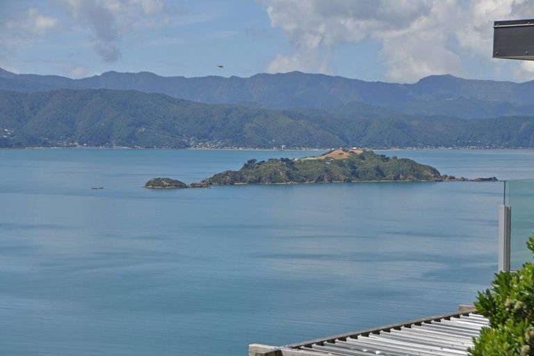 Photo of property in 19 Bendigo Grove, Newlands, Wellington, 6037