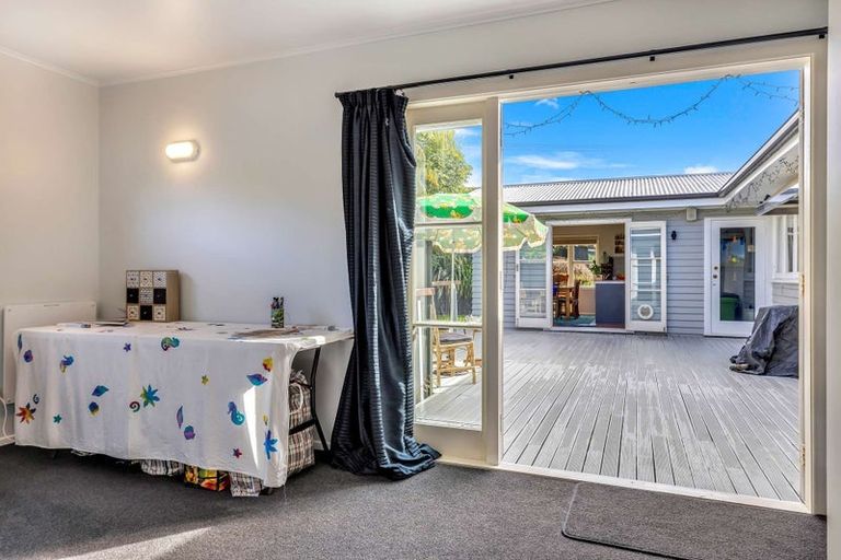 Photo of property in 2 Alberta Street, Acacia Bay, Taupo, 3330