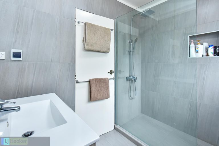 Photo of property in 140a Great South Road, Manurewa, Auckland, 2102