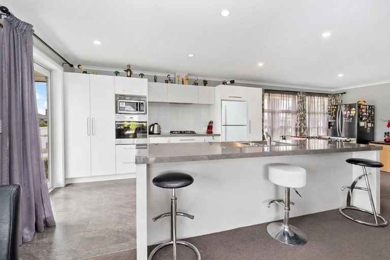 Photo of property in 21 Shillingford Boulevard, Rolleston, 7615