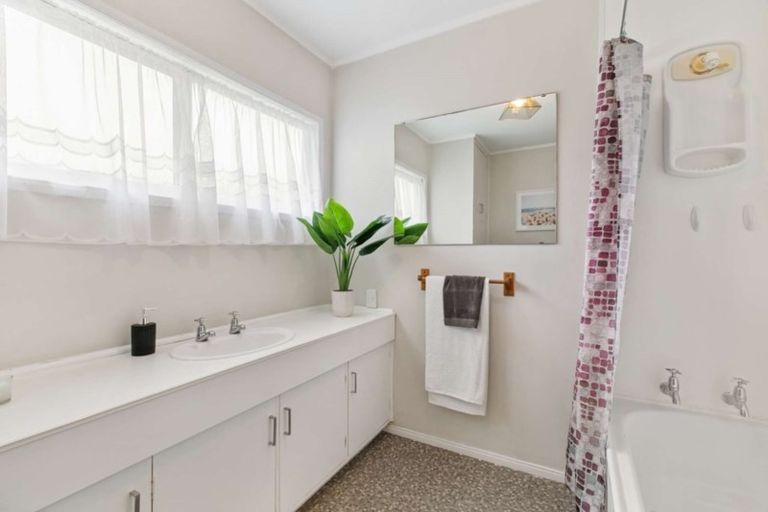 Photo of property in 43 Lawrence Crescent, Hillpark, Auckland, 2102