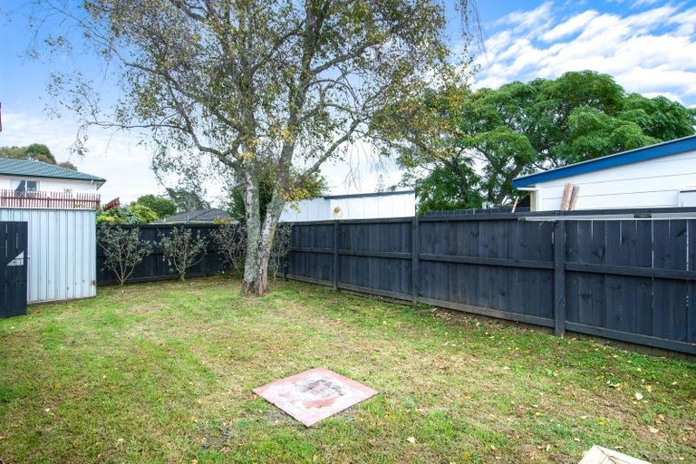 Photo of property in 2/17 Glen Road, Ranui, Auckland, 0612