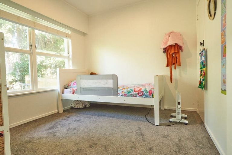 Photo of property in 1/12 Lake Road, Northcote, Auckland, 0627