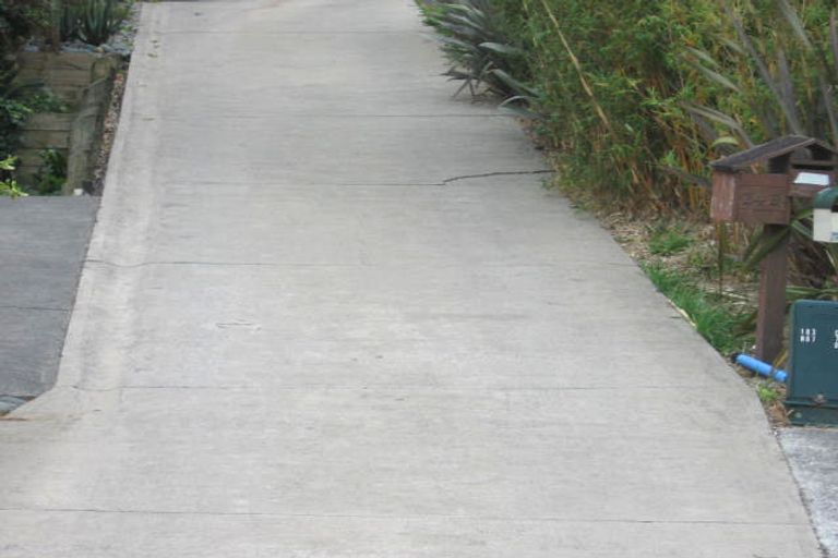 Photo of property in 2/22 Thalia Place, Totara Vale, Auckland, 0629