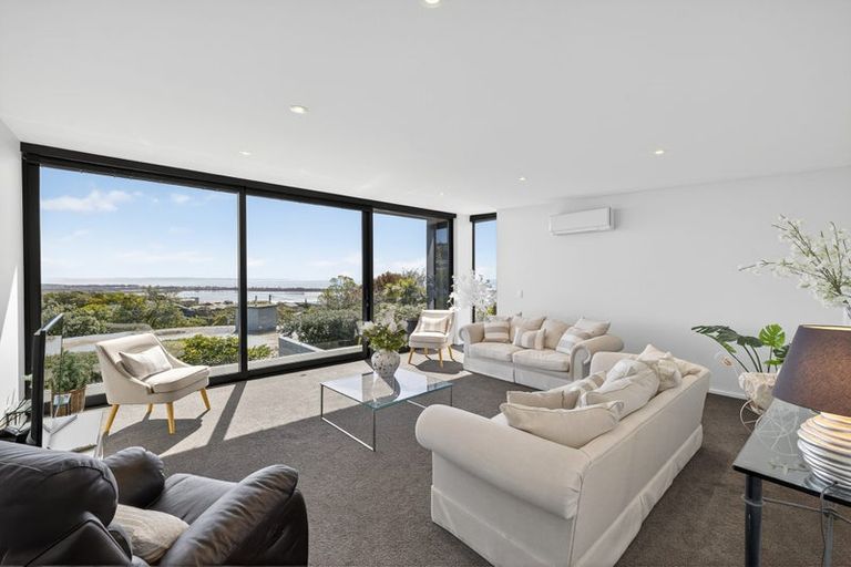 Photo of property in 98 Major Hornbrook Road, Mount Pleasant, Christchurch, 8081