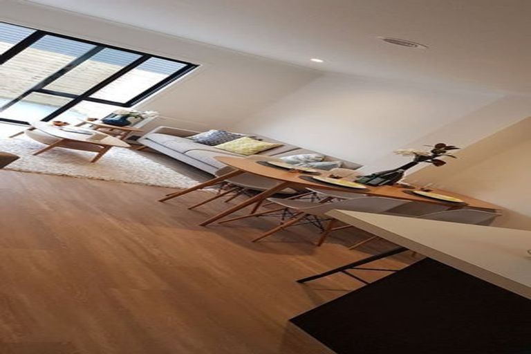 Photo of property in 3/9 Surrey Street, Tawa, Wellington, 5028