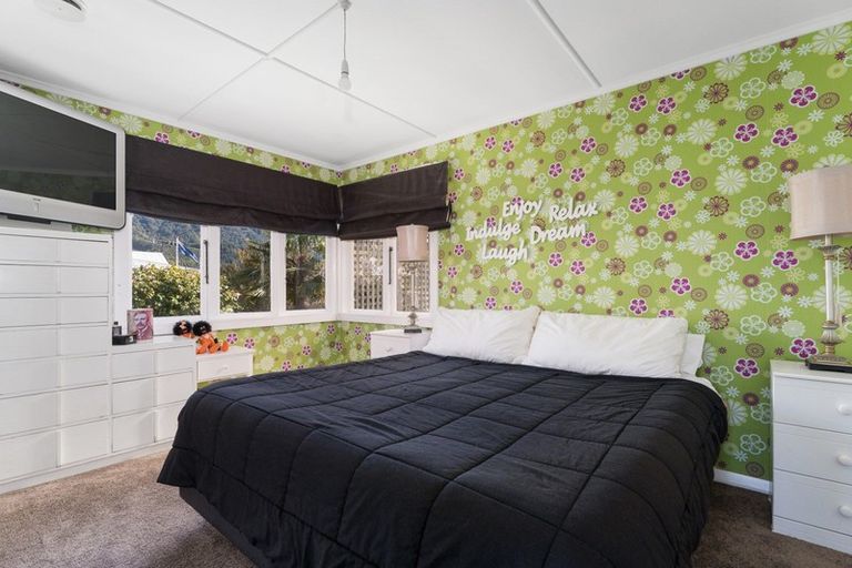 Photo of property in 34 Broadway, Picton, 7220