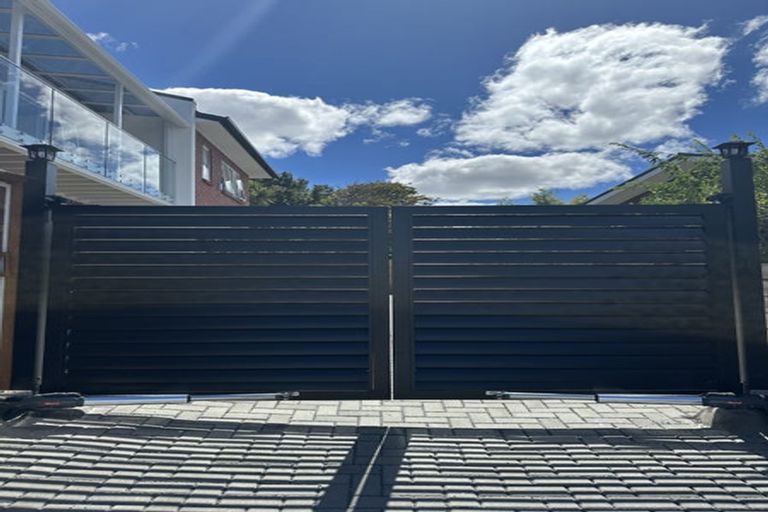 Photo of property in 7b Hanson Place, West Harbour, Auckland, 0618