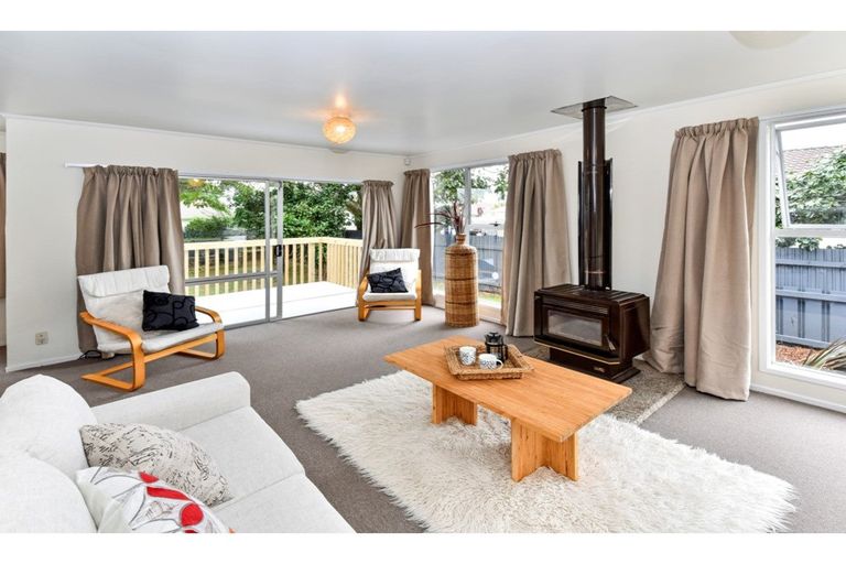 Photo of property in 12 Bedlington Avenue, Manurewa, Auckland, 2102