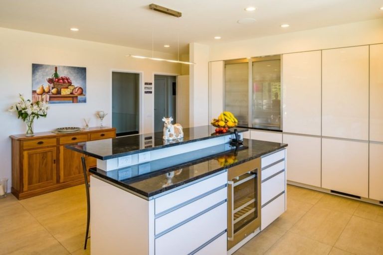 Photo of property in 51 Dowse Drive, Maungaraki, Lower Hutt, 5010