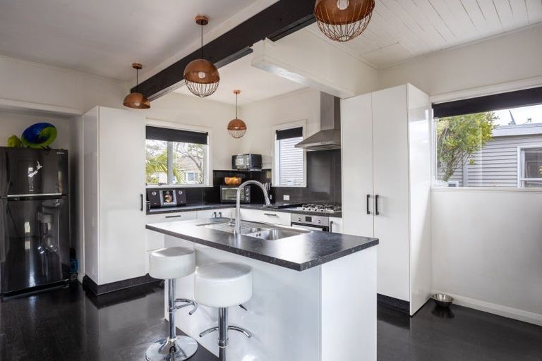 Photo of property in 17 Exeter Street, Brooklands, New Plymouth, 4310