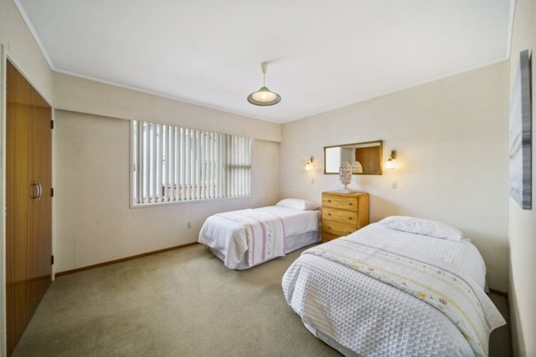 Photo of property in 8 Harford Place, Pakuranga Heights, Auckland, 2010