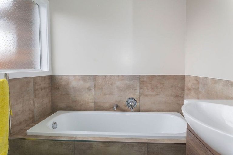 Photo of property in 8 Chamberlain Street, Dannevirke, 4930