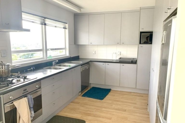 Photo of property in 9 Cheryl Place, Hillcrest, Auckland, 0627