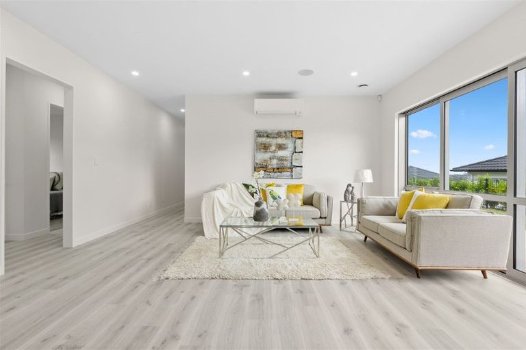 Photo of property in 11 Captain Rings Drive, Papakura, 2110