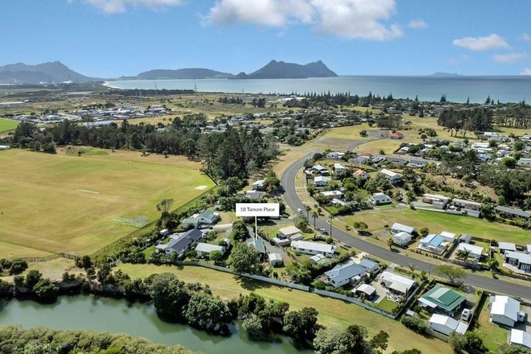 Photo of property in 18 Tamure Place, Ruakaka, 0116