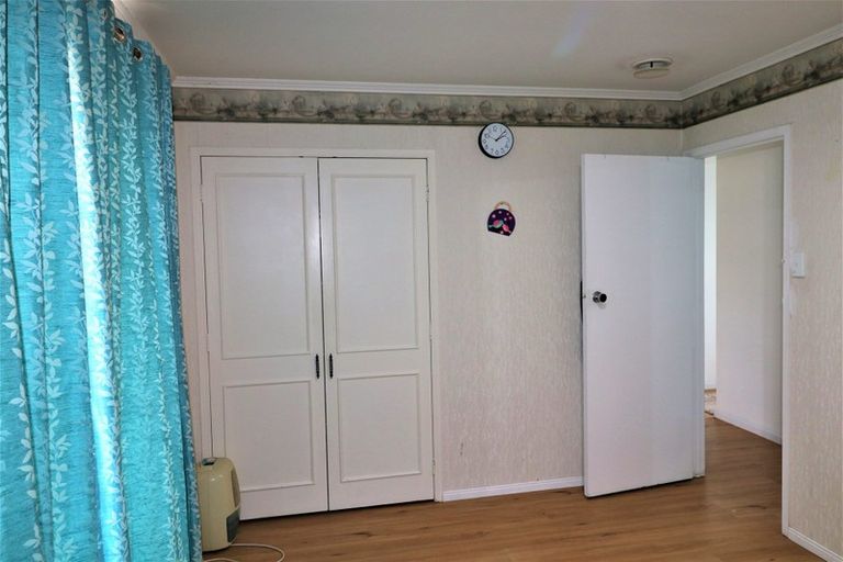 Photo of property in 35 Woodglen Road, Glen Eden, Auckland, 0602