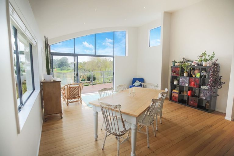 Photo of property in 48 Renata Crescent, Te Atatu Peninsula, Auckland, 0610