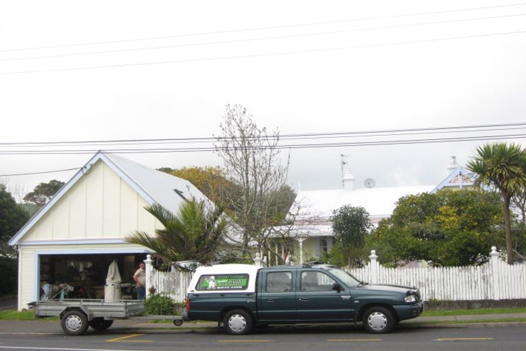 Photo of property in 35 Huatoki Street, Vogeltown, New Plymouth, 4310