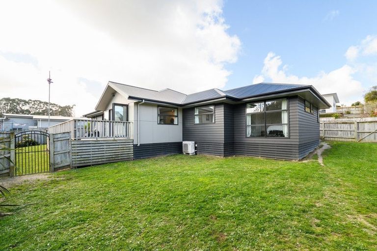 Photo of property in 33 Galea Grove, Kelvin Grove, Palmerston North, 4414