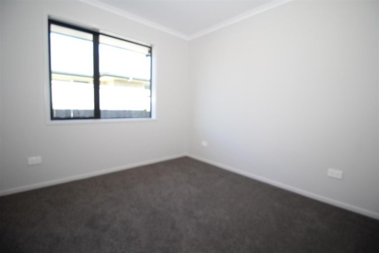 Photo of property in 21 Kaurinui Crescent, One Tree Point, 0118