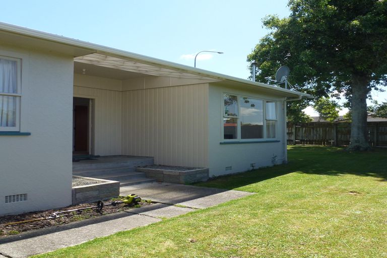 Photo of property in 2 Hartley Place, Awapuni, Palmerston North, 4412