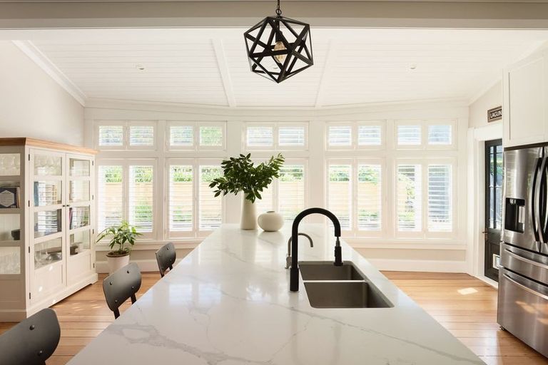 Photo of property in 10 Cobden Road, Bluff Hill, Napier, 4110