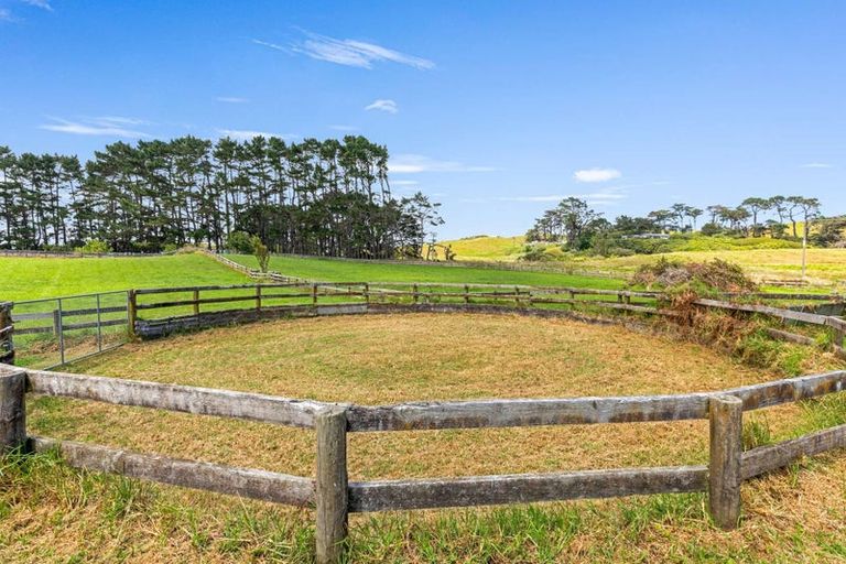 Photo of property in 287 Taurangaruru Road, Karioitahi, Waiuku, 2683