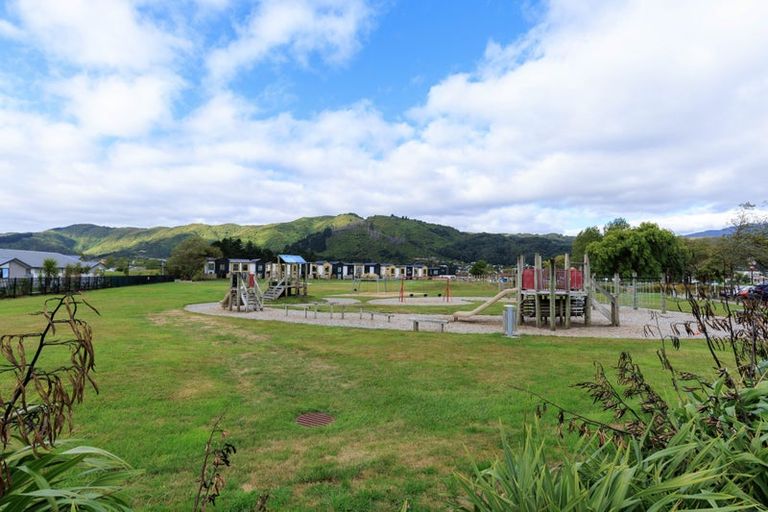 Photo of property in 2/12 The Strand, Wainuiomata, Lower Hutt, 5014