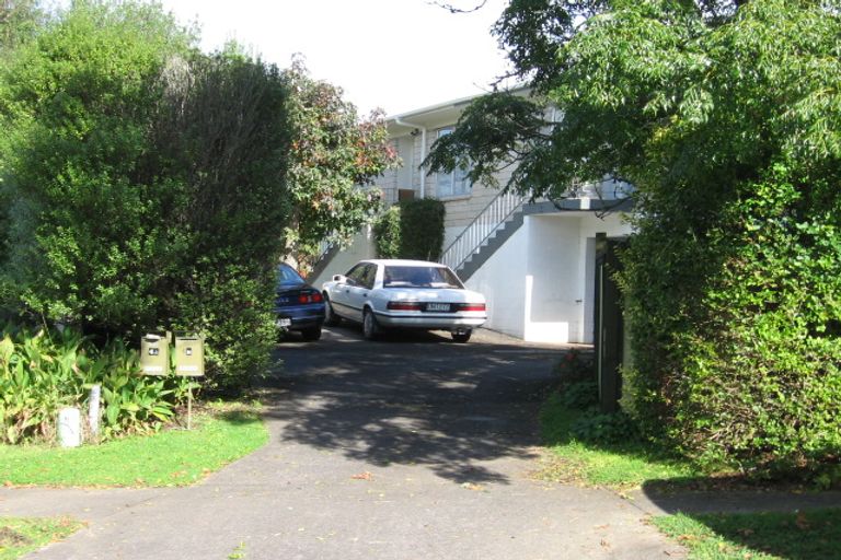 Photo of property in 1/4 Yarra Place, Botany Downs, Auckland, 2010