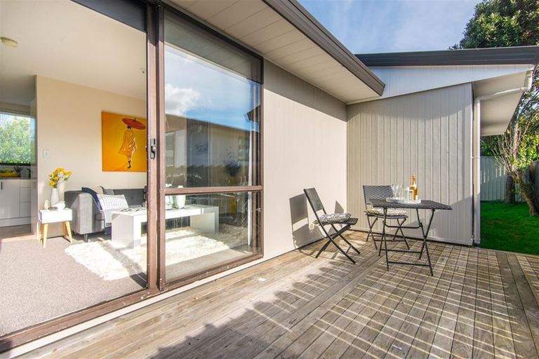 Photo of property in 2/16 Barneys Farm Road, Clendon Park, Auckland, 2103