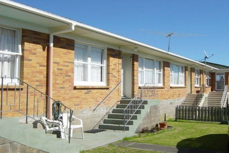 Photo of property in 2/187 Lake Road, Belmont, Auckland, 0622