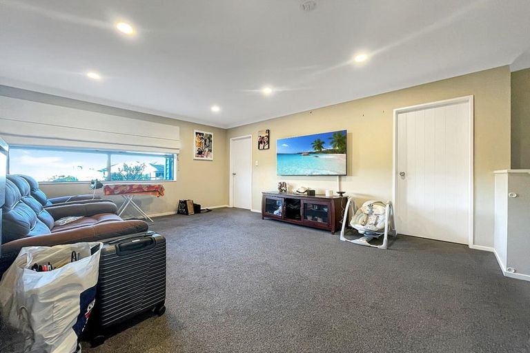 Photo of property in 12 Frankie Stevens Place, Riverstone Terraces, Upper Hutt, 5018
