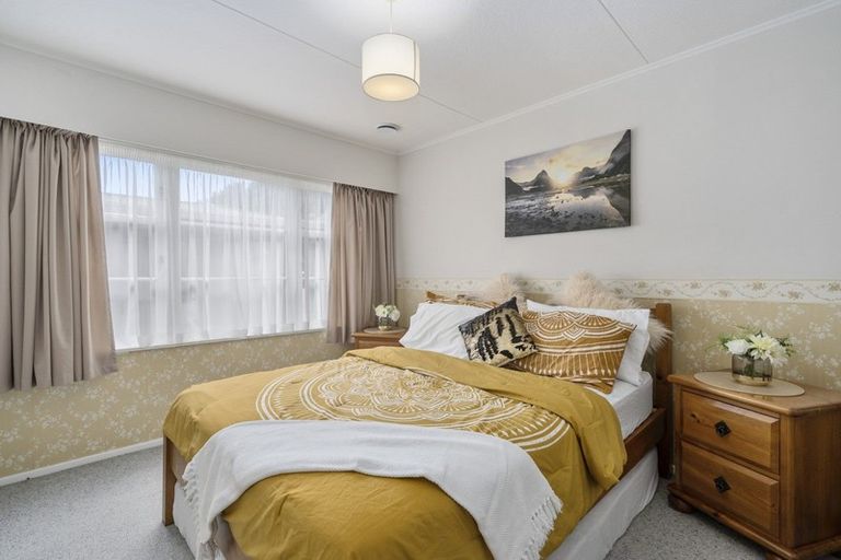 Photo of property in 33 Peel Place, Wainuiomata, Lower Hutt, 5014