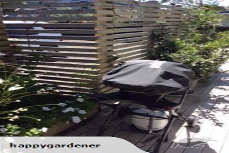 Photo of property in 15 Old Lake Road, Narrow Neck, Auckland, 0624