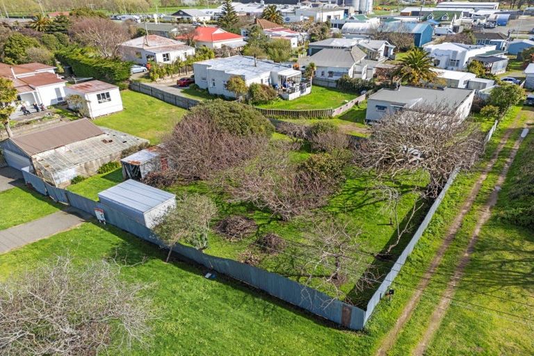 Photo of property in 14 Howe Street, Foxton, 4814