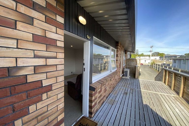 Photo of property in 2/74 Portage Road, New Lynn, Auckland, 0600