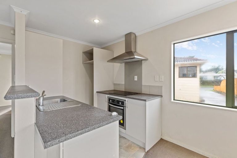 Photo of property in 15 Edwin Freeman Place, Ranui, Auckland, 0612