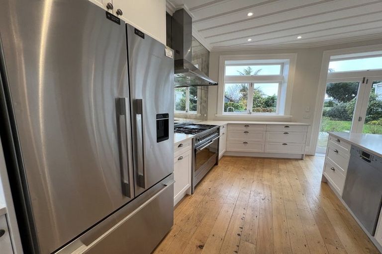 Photo of property in 82 Calliope Road, Stanley Point, Auckland, 0624