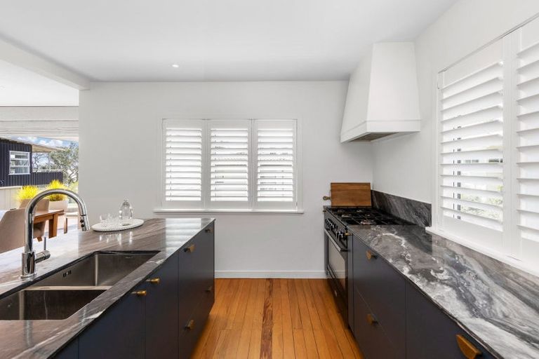 Photo of property in 68 St Michaels Avenue, Point Chevalier, Auckland, 1022