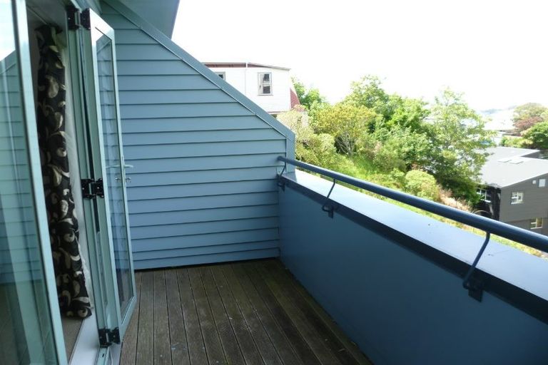 Photo of property in 1/93a Kelburn Parade, Kelburn, Wellington, 6012