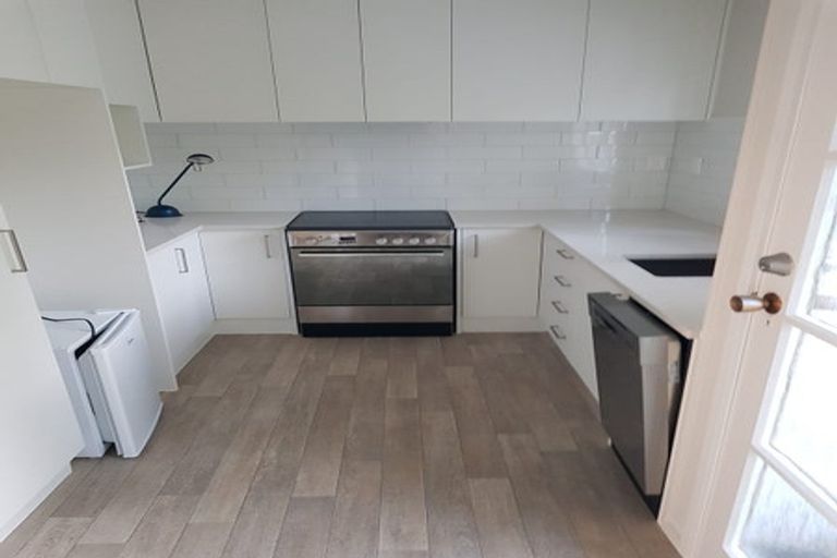 Photo of property in 6 Felicity Place, Unsworth Heights, Auckland, 0632