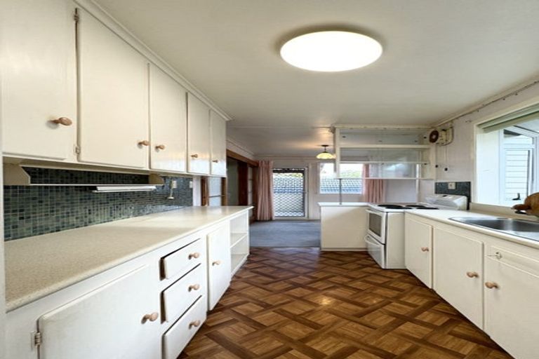 Photo of property in 7 Lyford Crescent, Sunnynook, Auckland, 0620