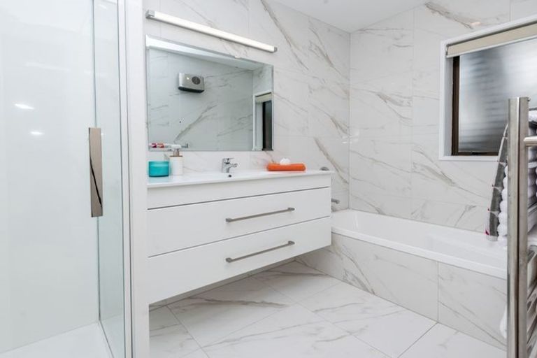 Photo of property in 2/11 Golfland Drive, Golflands, Auckland, 2013