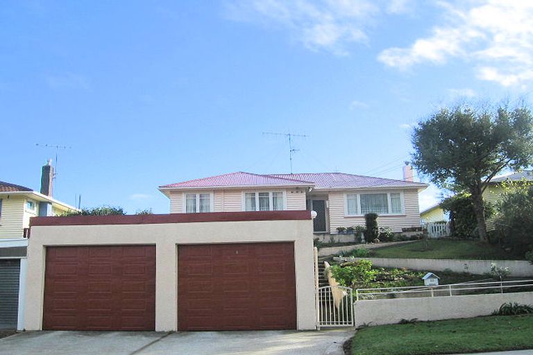 Photo of property in 53 Aorangi Road, Paraparaumu, 5032